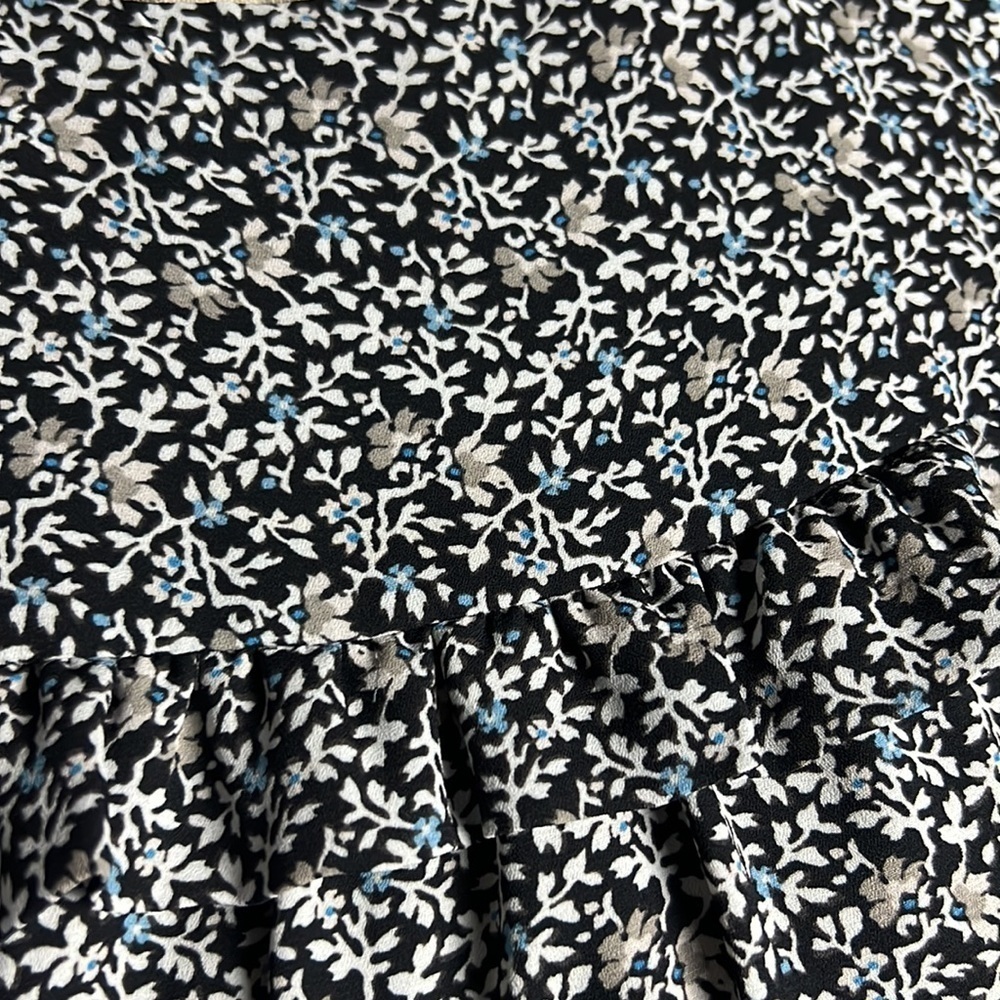 Loft Petite Floral Dress Like New Black Blue White Designs 8P - Picture 3 of 8